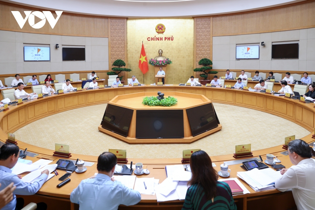 PM Chinh chairs Government’s monthly law-making session